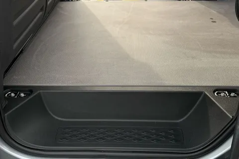 KY74RFK Volkswagen Id. Buzz Cargo 210kW Commerce 79kWh Auto Thumbnail #50