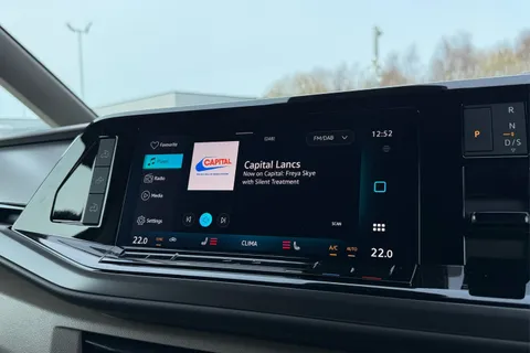 DH75EVG Volkswagen California Coast T7 SWB 150 PS DSG - Parking Heater / Delivery Mileage Thumbnail #54