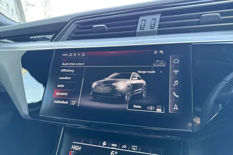 NA73MSU Audi Q8 e-tron Sportback S line 55 e-tron quattro 300,00 kW Thumbnail #53