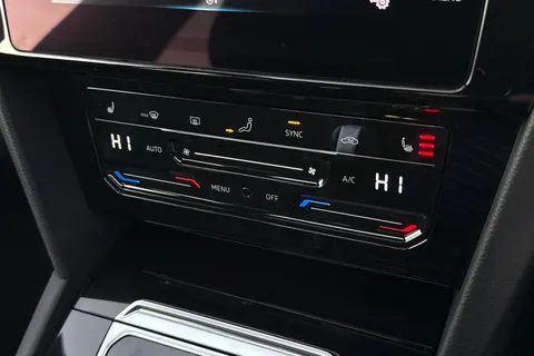 ML73XPK Volkswagen Arteon 2.0 TDI R-Line 5dr DSG **IQ HEADLIGHT, ASSISTANCE PACK PLUS** Thumbnail #23