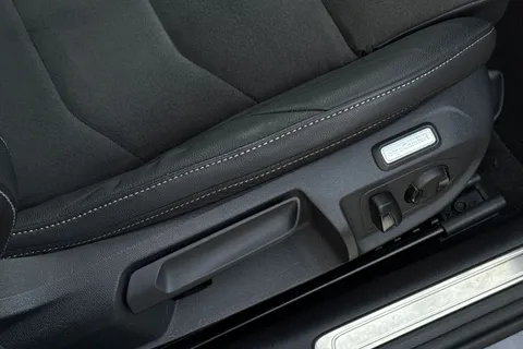 ML73XPK Volkswagen Arteon 2.0 TDI R-Line 5dr DSG **IQ HEADLIGHT, ASSISTANCE PACK PLUS** Thumbnail #37