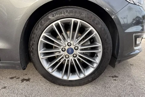 EO66NYL Ford Mondeo 2.0T EcoBoost Vignale Auto Euro 6 (s/s) 5dr Thumbnail #12