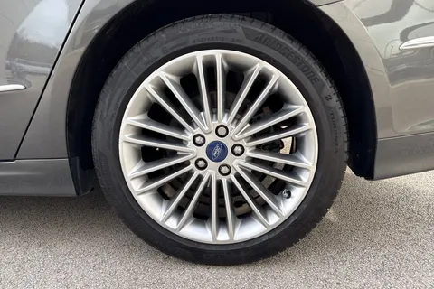 EO66NYL Ford Mondeo 2.0T EcoBoost Vignale Auto Euro 6 (s/s) 5dr Thumbnail #14