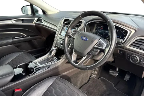 EO66NYL Ford Mondeo 2.0T EcoBoost Vignale Auto Euro 6 (s/s) 5dr Thumbnail #15