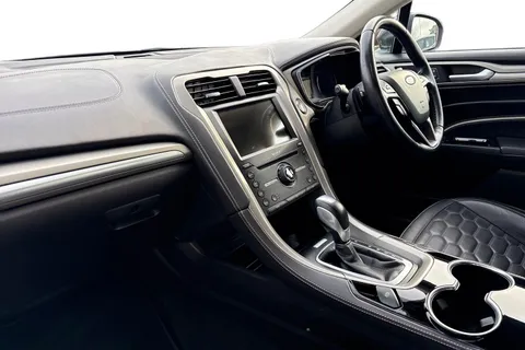 EO66NYL Ford Mondeo 2.0T EcoBoost Vignale Auto Euro 6 (s/s) 5dr Thumbnail #16