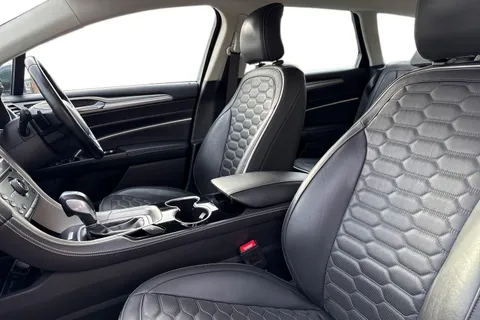 EO66NYL Ford Mondeo 2.0T EcoBoost Vignale Auto Euro 6 (s/s) 5dr Thumbnail #17