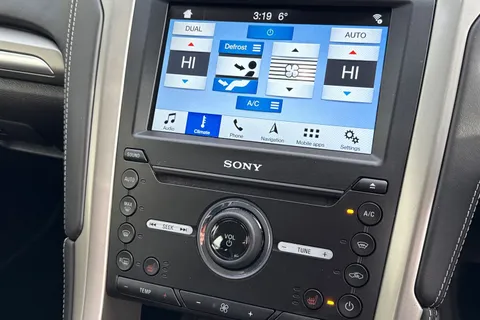 EO66NYL Ford Mondeo 2.0T EcoBoost Vignale Auto Euro 6 (s/s) 5dr Thumbnail #23