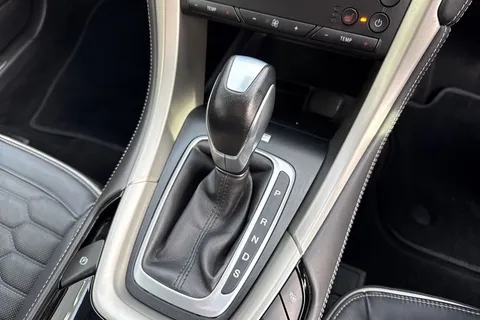 EO66NYL Ford Mondeo 2.0T EcoBoost Vignale Auto Euro 6 (s/s) 5dr Thumbnail #24