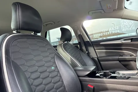 EO66NYL Ford Mondeo 2.0T EcoBoost Vignale Auto Euro 6 (s/s) 5dr Thumbnail #25