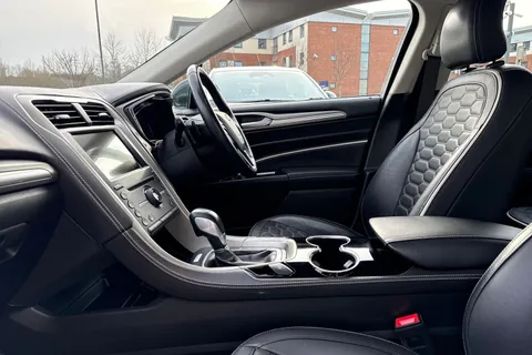 EO66NYL Ford Mondeo 2.0T EcoBoost Vignale Auto Euro 6 (s/s) 5dr Thumbnail #35