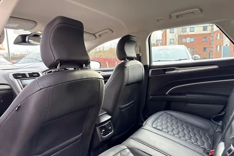 EO66NYL Ford Mondeo 2.0T EcoBoost Vignale Auto Euro 6 (s/s) 5dr Thumbnail #38