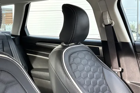 EO66NYL Ford Mondeo 2.0T EcoBoost Vignale Auto Euro 6 (s/s) 5dr Thumbnail #39