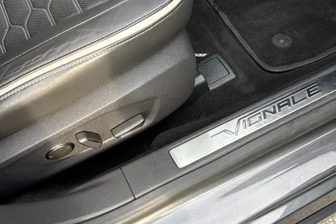 EO66NYL Ford Mondeo 2.0T EcoBoost Vignale Auto Euro 6 (s/s) 5dr Thumbnail #41