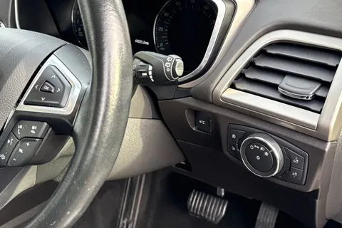 EO66NYL Ford Mondeo 2.0T EcoBoost Vignale Auto Euro 6 (s/s) 5dr Thumbnail #43