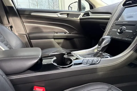 EO66NYL Ford Mondeo 2.0T EcoBoost Vignale Auto Euro 6 (s/s) 5dr Thumbnail #44