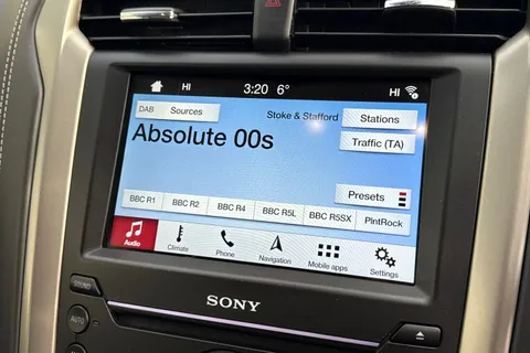 EO66NYL Ford Mondeo 2.0T EcoBoost Vignale Auto Euro 6 (s/s) 5dr Thumbnail #48