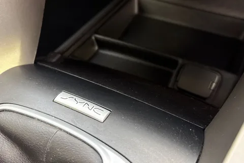 EO66NYL Ford Mondeo 2.0T EcoBoost Vignale Auto Euro 6 (s/s) 5dr Thumbnail #57