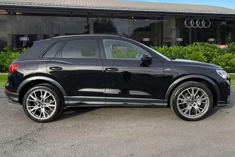 LS75YLV Audi Q3 Black Edition 35 TFSI 150 PS S tronic Thumbnail #4