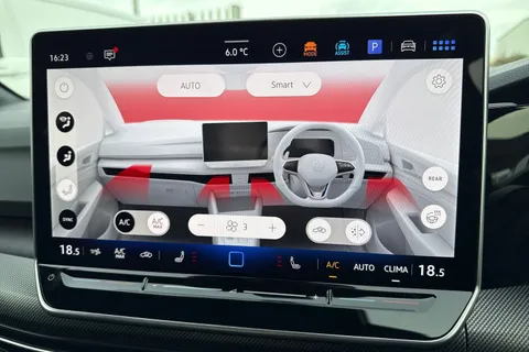  Volkswagen Golf 2.0 TSI R Black Edition DSG 4Motion Euro 6 (s/s) 5dr Thumbnail #22