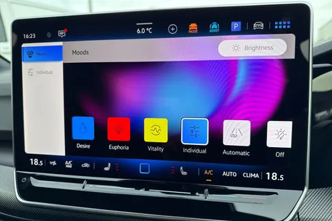  Volkswagen Golf 2.0 TSI R Black Edition DSG 4Motion Euro 6 (s/s) 5dr Thumbnail #53