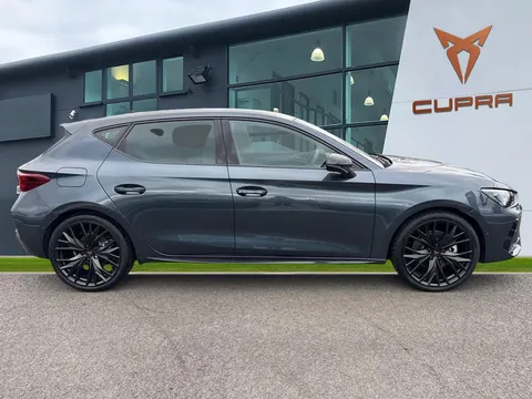 MF75LSN CUPRA Leon 1.5 eHybrid 204 Shadow Edition 5dr DSG **DELIVERY MILEAGE** Thumbnail #4