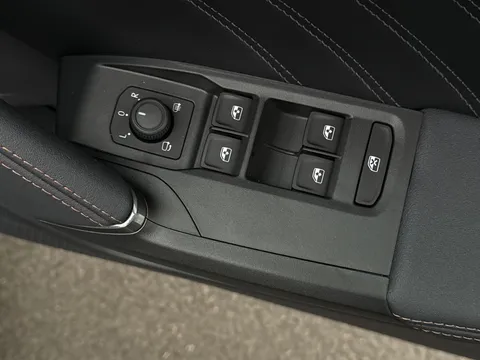 MF75LSN CUPRA Leon 1.5 eHybrid 204 Shadow Edition 5dr DSG **DELIVERY MILEAGE** Thumbnail #18