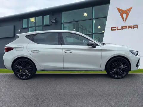 MF75LTX CUPRA Leon 1.5 eTSI 150 Shadow Edition 5dr DSG **DELIVERY MILEAGE | UNDER 40K LIST PRI Thumbnail #4