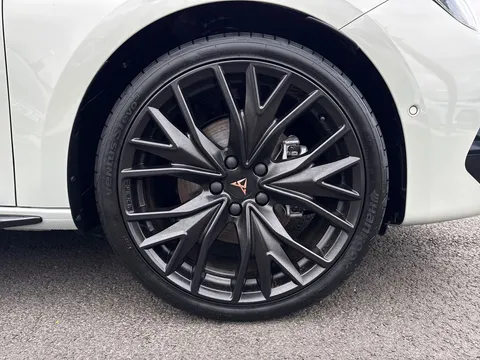 MF75LTX CUPRA Leon 1.5 eTSI 150 Shadow Edition 5dr DSG **DELIVERY MILEAGE | UNDER 40K LIST PRI Thumbnail #7