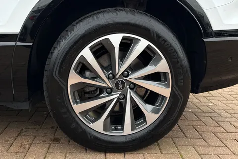 24 of 66 for Audi Q6 E-Tron Q6 SUV Sport e-tron 185,00 kW