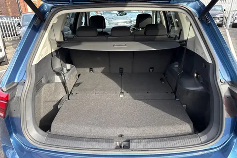 FD70YOJ Volkswagen Tiguan Allspace 2.0 TDI Match DSG Euro 6 (s/s) 5dr Thumbnail #11