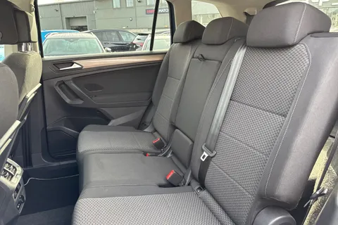 FD70YOJ Volkswagen Tiguan Allspace 2.0 TDI Match DSG Euro 6 (s/s) 5dr Thumbnail #15