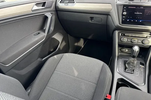 FD70YOJ Volkswagen Tiguan Allspace 2.0 TDI Match DSG Euro 6 (s/s) 5dr Thumbnail #16