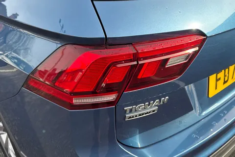 FD70YOJ Volkswagen Tiguan Allspace 2.0 TDI Match DSG Euro 6 (s/s) 5dr Thumbnail #17