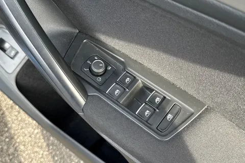 FD70YOJ Volkswagen Tiguan Allspace 2.0 TDI Match DSG Euro 6 (s/s) 5dr Thumbnail #19