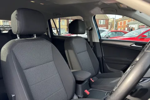 FD70YOJ Volkswagen Tiguan Allspace 2.0 TDI Match DSG Euro 6 (s/s) 5dr Thumbnail #22