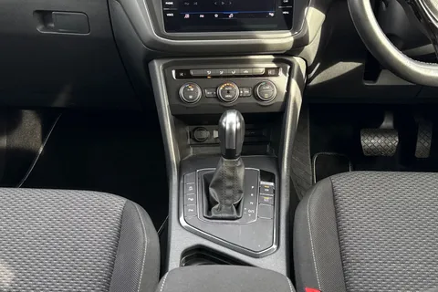 FD70YOJ Volkswagen Tiguan Allspace 2.0 TDI Match DSG Euro 6 (s/s) 5dr Thumbnail #39