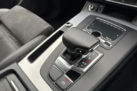 22 of 45 for Audi Q5 2.0 TFSI S line S Tronic quattro Euro 6 (s/s) 5dr