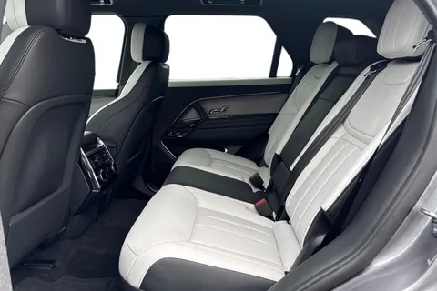 KW74WDX Land Rover Range Rover Sport 3.0 D300 Dynamic SE 5dr Thumbnail #4