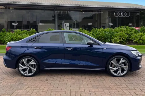 DA25EZG Audi A3 Black Edition 35 TFSI  150 PS S tronic Thumbnail #4