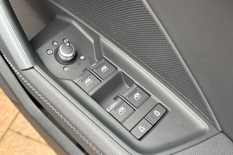 DA25EZG Audi A3 Black Edition 35 TFSI  150 PS S tronic Thumbnail #45