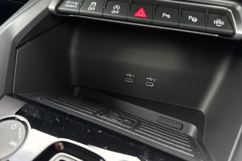 DA25EZG Audi A3 Black Edition 35 TFSI  150 PS S tronic Thumbnail #60