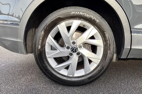 DN71AZZ Volkswagen Tiguan 1.5 TSI Life Euro 6 (s/s) 5dr Thumbnail #8