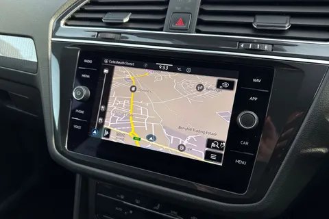 DN71AZZ Volkswagen Tiguan 1.5 TSI Life Euro 6 (s/s) 5dr Thumbnail #13