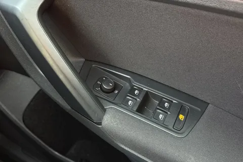 DN71AZZ Volkswagen Tiguan 1.5 TSI Life Euro 6 (s/s) 5dr Thumbnail #19