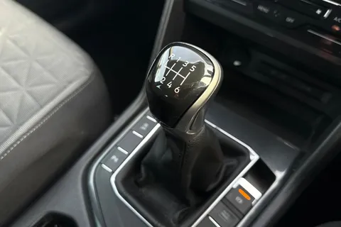 DN71AZZ Volkswagen Tiguan 1.5 TSI Life Euro 6 (s/s) 5dr Thumbnail #21