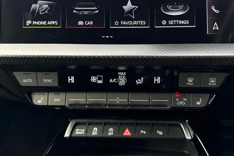 22 of 66 for Audi RS 3 RS 3 Sportback Carbon Black 400 PS S tronic