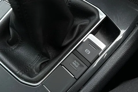 DN71AZZ Volkswagen Tiguan 1.5 TSI Life Euro 6 (s/s) 5dr Thumbnail #29