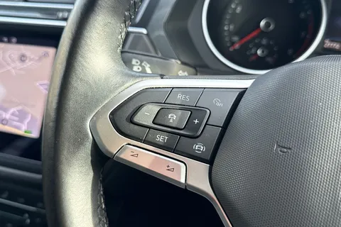 DN71AZZ Volkswagen Tiguan 1.5 TSI Life Euro 6 (s/s) 5dr Thumbnail #31