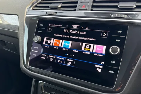 DN71AZZ Volkswagen Tiguan 1.5 TSI Life Euro 6 (s/s) 5dr Thumbnail #34