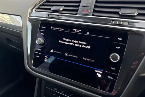 DN71AZZ Volkswagen Tiguan 1.5 TSI Life Euro 6 (s/s) 5dr Thumbnail #37